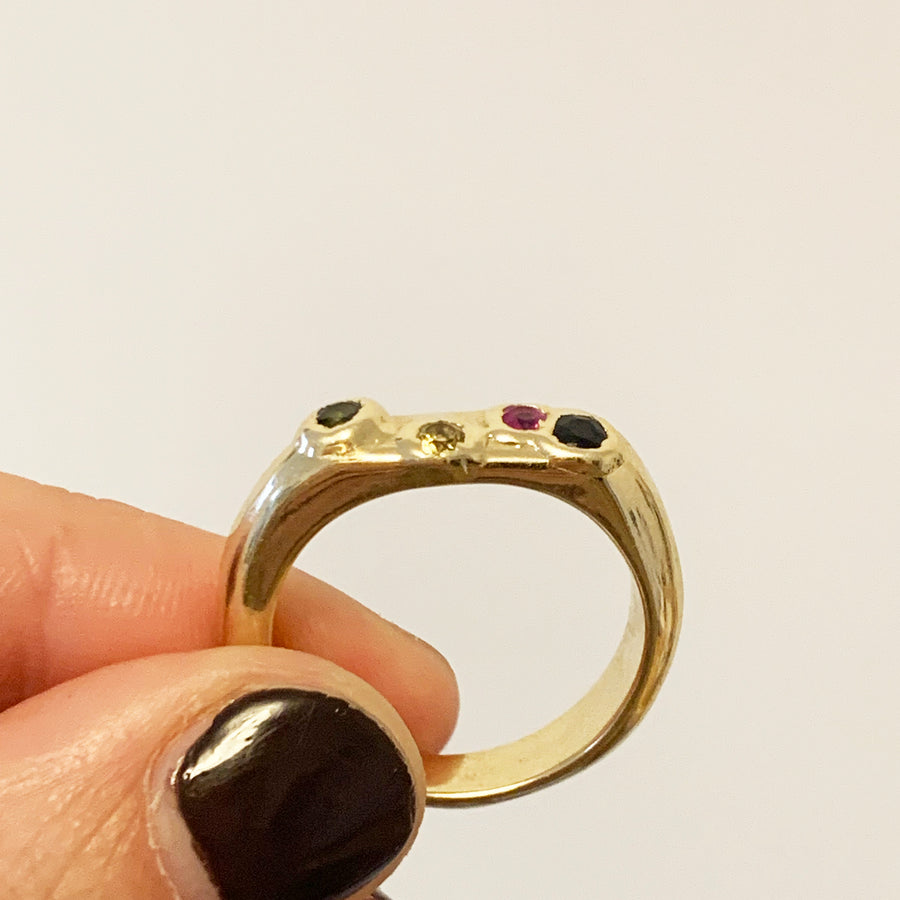 gold sapphire signet ring